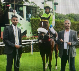 Sandeep and Dr Ravishankar leading in Fast Response (Tousif Khan up), winner of Kunchikal Falls Plate at Bangalore on Saturday.